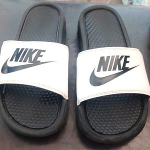 Nike slides